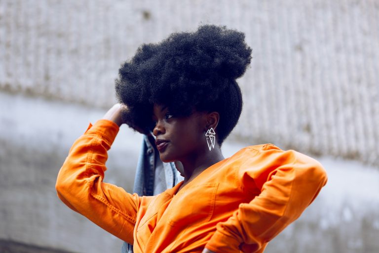 Fierté afro : célébrer sa beauté au quotidien
