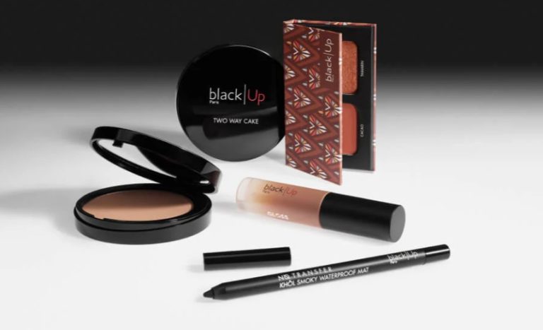Application d un fond de teint fluide matifiant sur peau noire, fini mat naturel