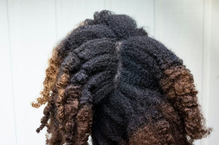 Pourquoi la demande de coiffeurs afro explose