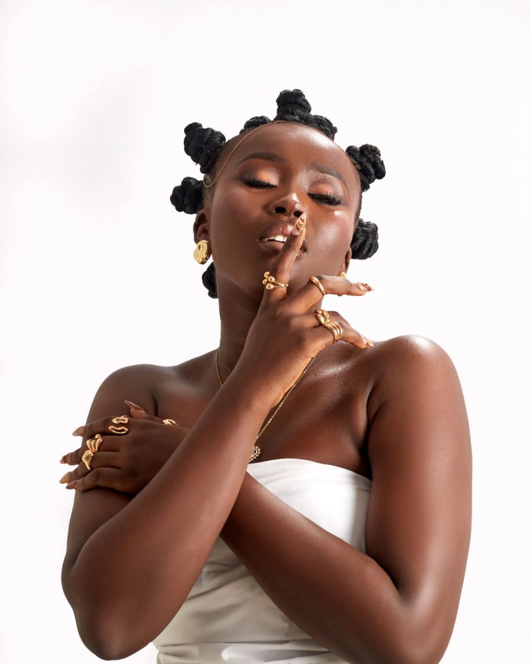 Bantu knots et wash-and-go : la coiffure bouclée