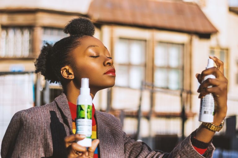 Hydrater des cheveux crépus très secs : la routine qui marche