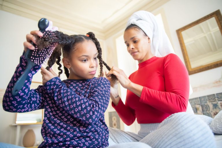 Coiffures afro pour enfants : douces et tendance