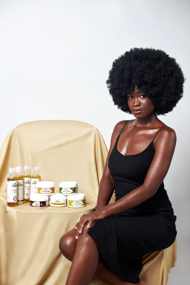Connaître la porosité de ses cheveux crépus : test et routine adaptée