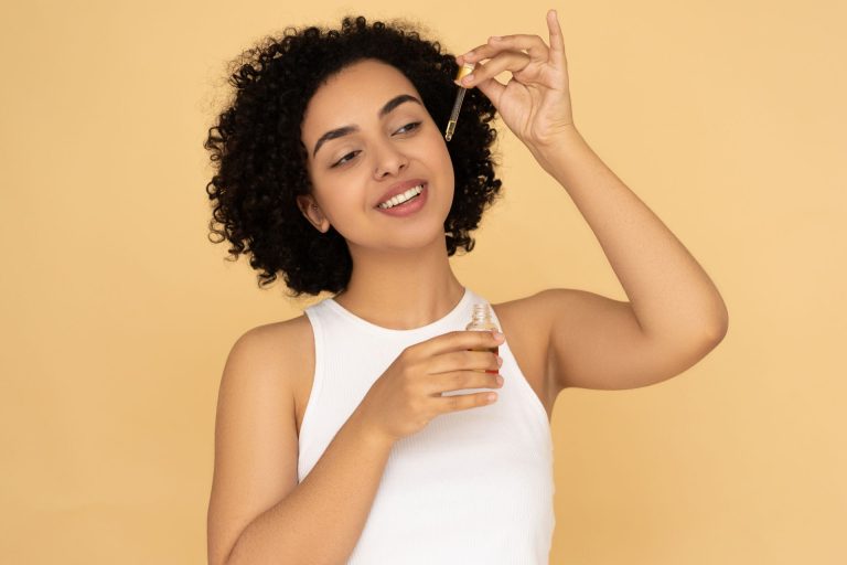 Les meilleures huiles pour cheveux crépus : ricin, jojoba, coco